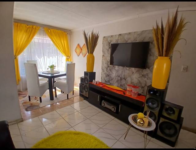 3 BEDROOM HOUSE FOR SALE IN EVATON WEST